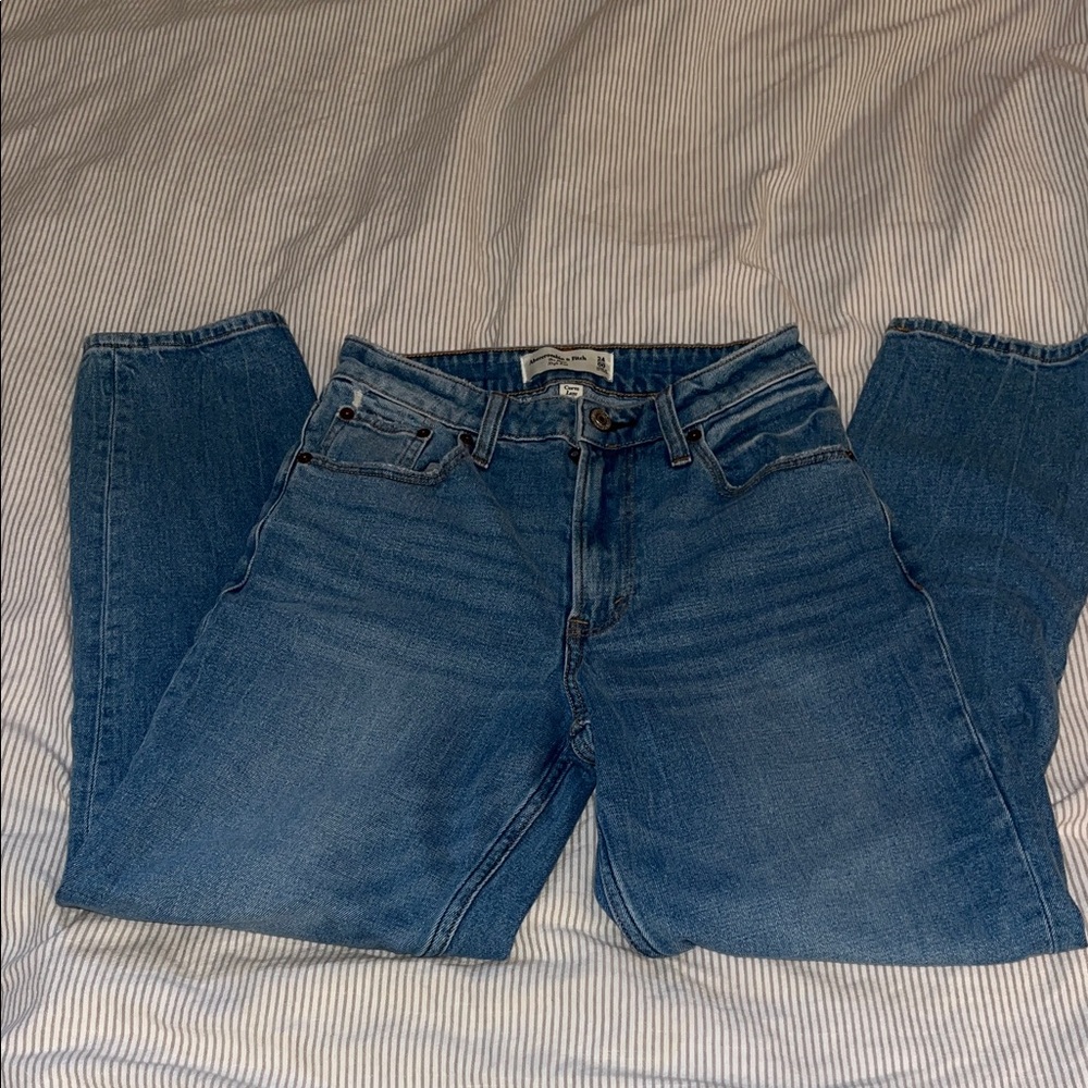 Abercrombie & Fitch Mom Jeans 24